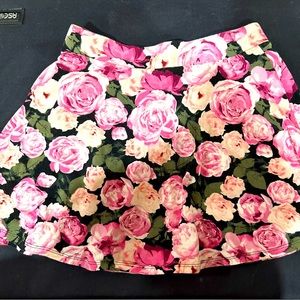 Floral mini skirt Size S Forever 21